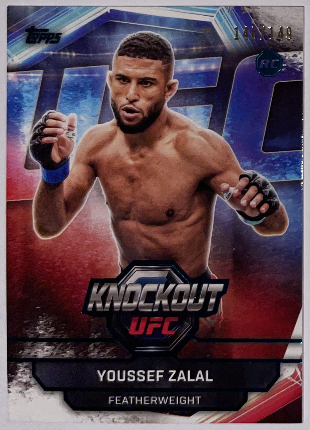 Voorzijde – Youssef Zalal [82] – 2026 Topps Knockout UFC | Lichcards Hoofdafbeelding