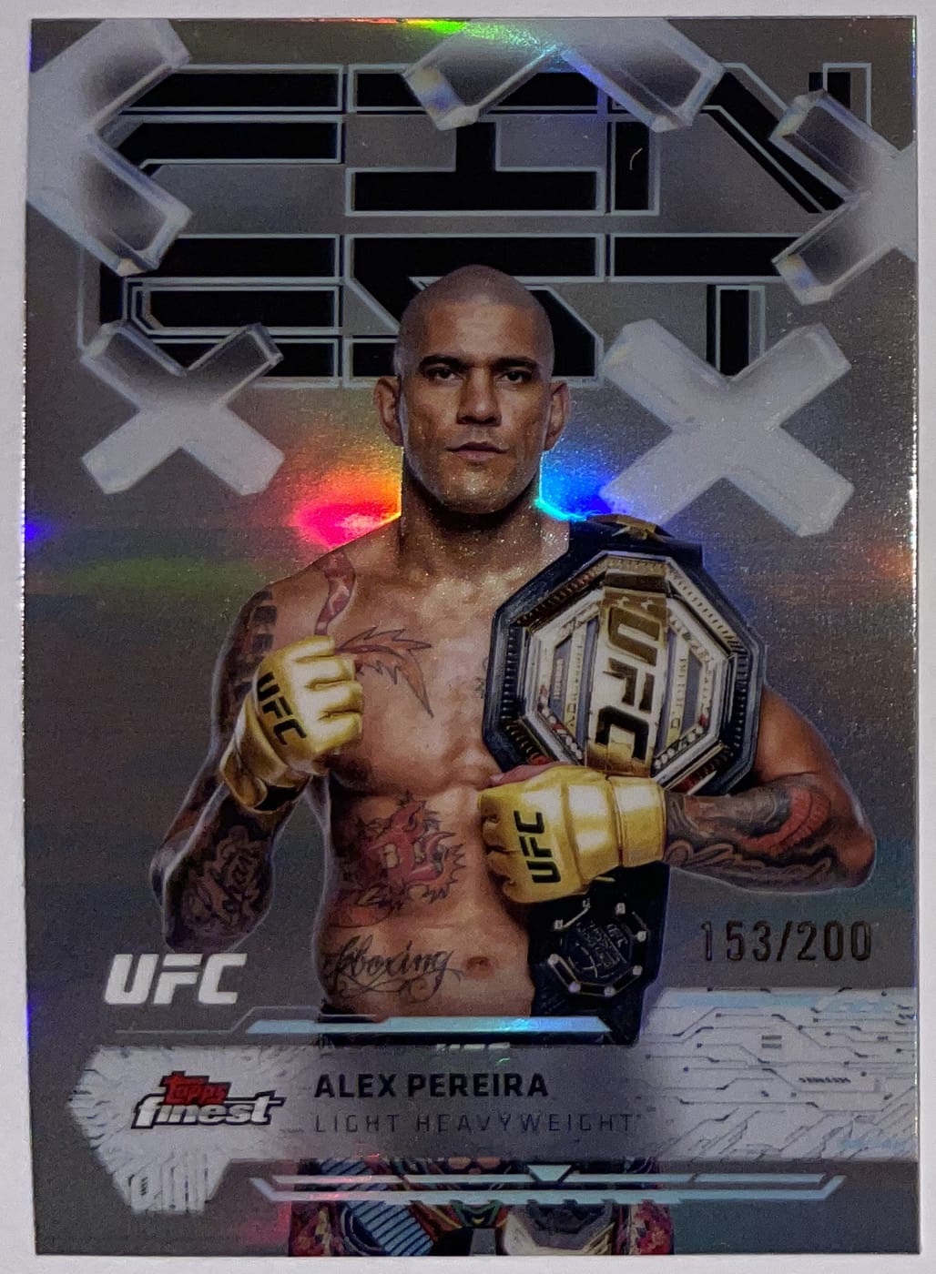 Voorzijde – Alex Pereira [80] – 2025 Topps Finest UFC | Lichcards Hoofdafbeelding