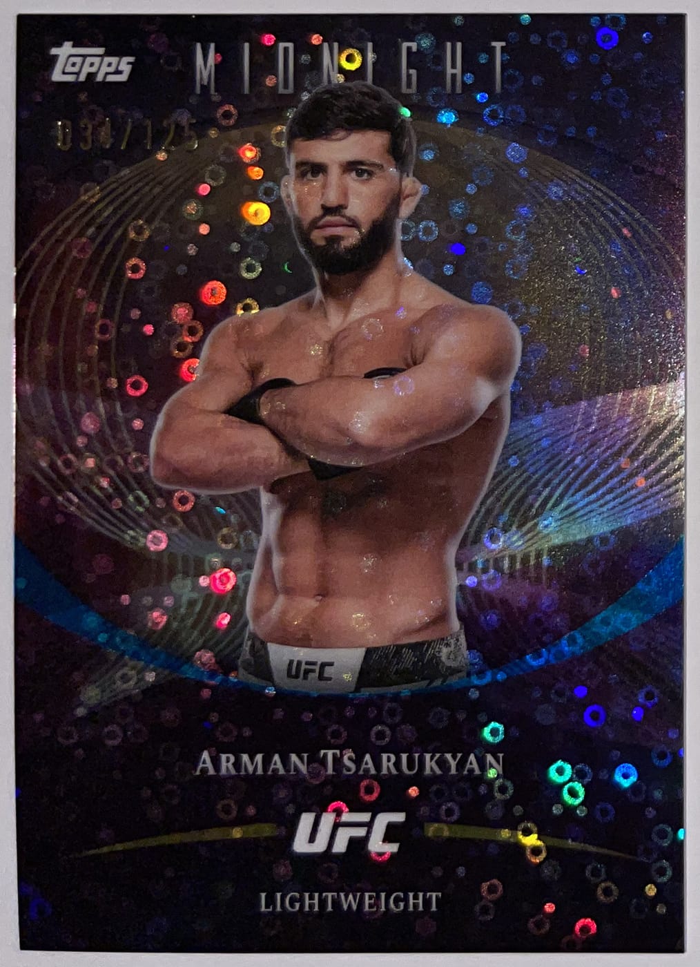 Voorzijde – Arman Tsarukyan [13] – 2026 Topps Midnight UFC | Lichcards Hoofdafbeelding