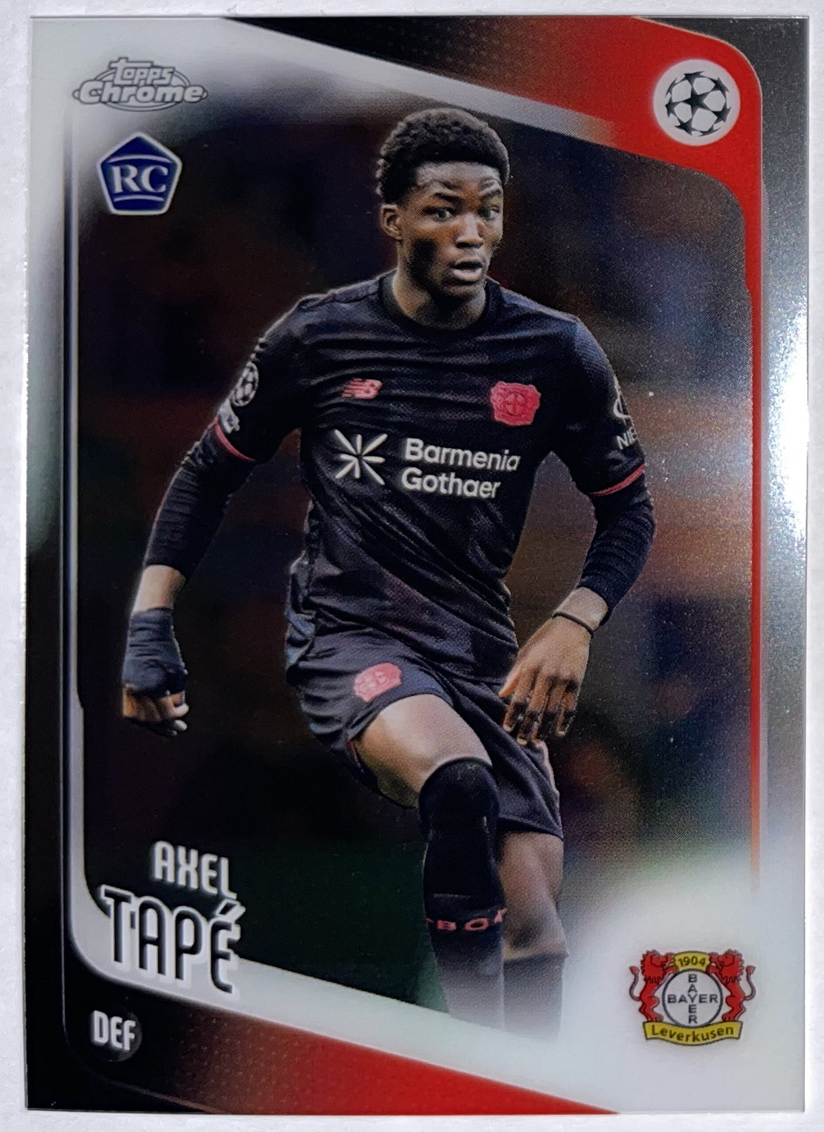 Voorzijde – Axel Tape [9] – Topps Chrome UEFA Club Competitions 2025/26 – Near Mint Imagen principal del producto