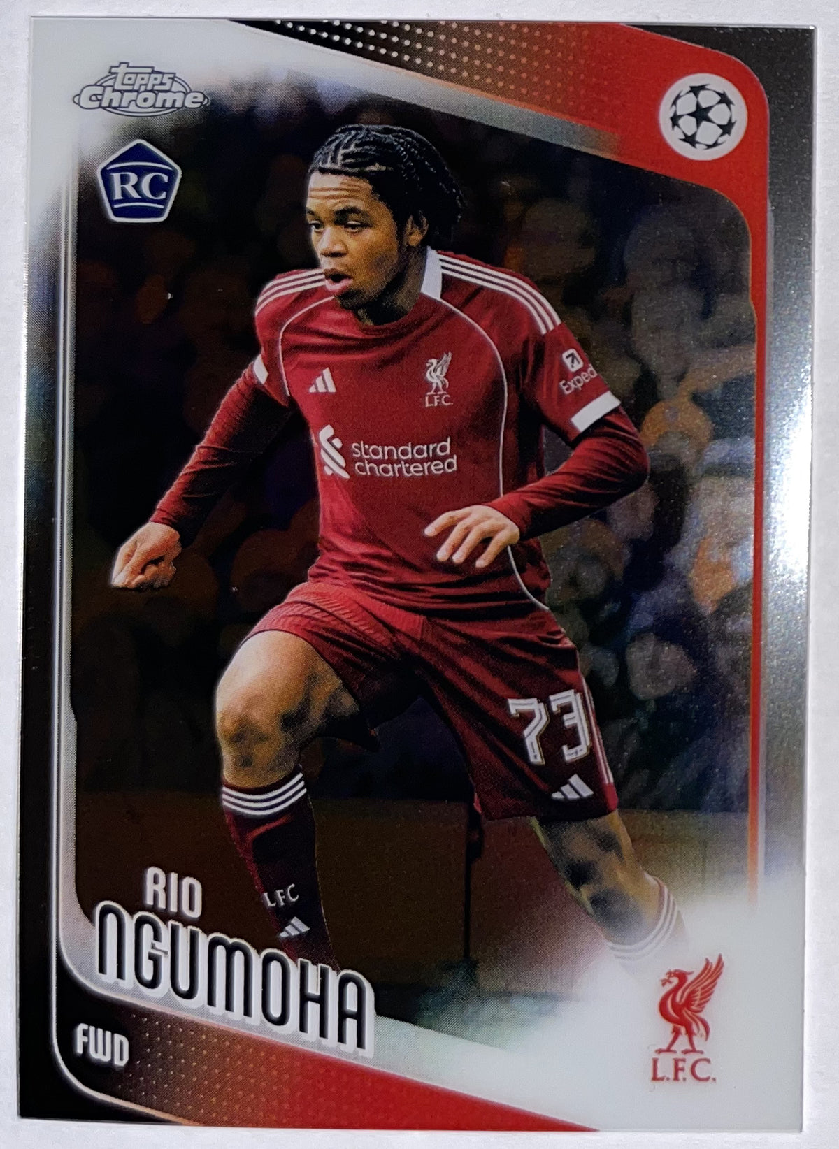 Voorzijde – Rio Ngumoha [191] – Topps Chrome UEFA Club Competitions 2025/26 – Near Mint Imagen principal del producto