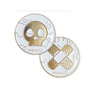 Twee metalen Pokemon-statusmarkers uit de Charizard Ultra-Premium Collection Image principale du produit