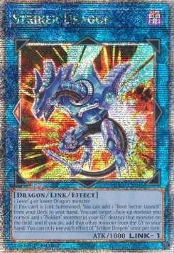 Striker Dragon (V.5 - Quarter Century Secret Rare) - 25th Anniversary Rarity Collection (Quarter Century Secret Rare) [RA01-046] Hoofdafbeelding