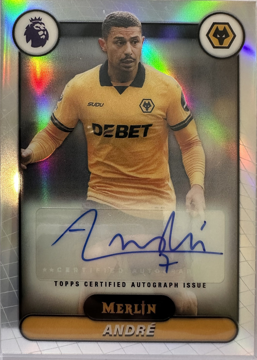 André - 2025-26 Topps Merlin Premier League (Autograph) [MV-AE] - voorkant
