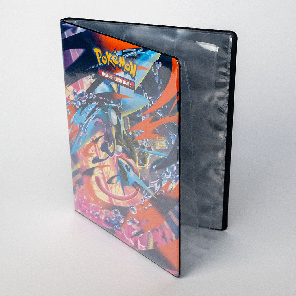 Ultra Pro 9-Pocket Portfolio Chaos Rising rechtopstaand, foto van de voorkant met Mega Greninja