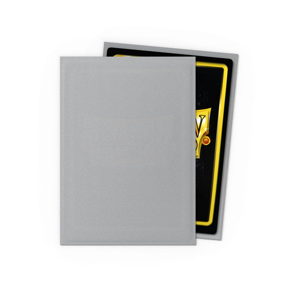 Dragon Shield Matte Silver sleeve met kaart erin, achterkant van de sleeve