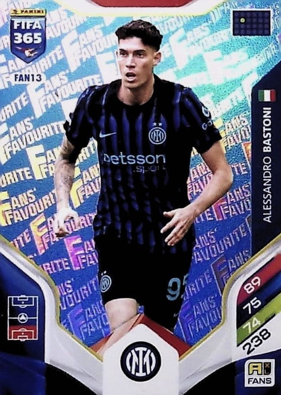 Alessandro Bastoni Fan Favourite - Blue Parallel FAN13 - Panini FIFA 365 2026 Adrenalyn XL kaart