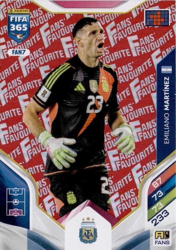 Emiliano Martínez Fan Favourite - Red Parallel FAN7 - Panini FIFA 365 2026 Adrenalyn XL kaart Image principale du produit