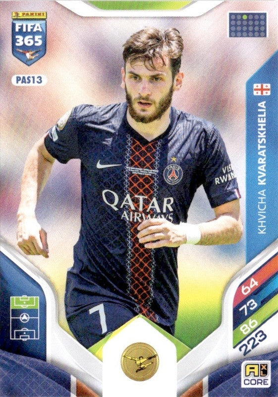 Khvicha Kvaratskhelia Base PAS13 - Panini FIFA 365 2026 Adrenalyn XL kaart