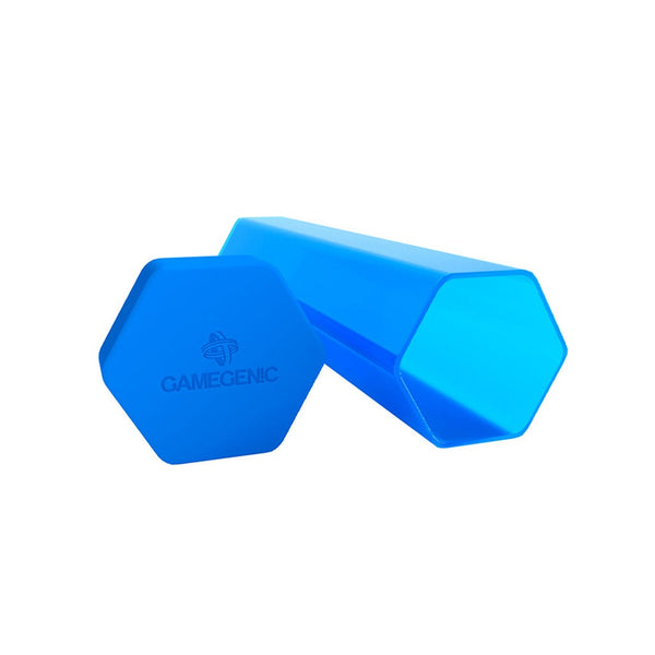 Close-up van de zeshoekige dop met Gamegenic-logo van de blauwe Playmat Tube