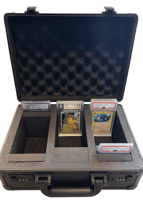 Graded card case geopend met drie rijen slabs | Lichcards