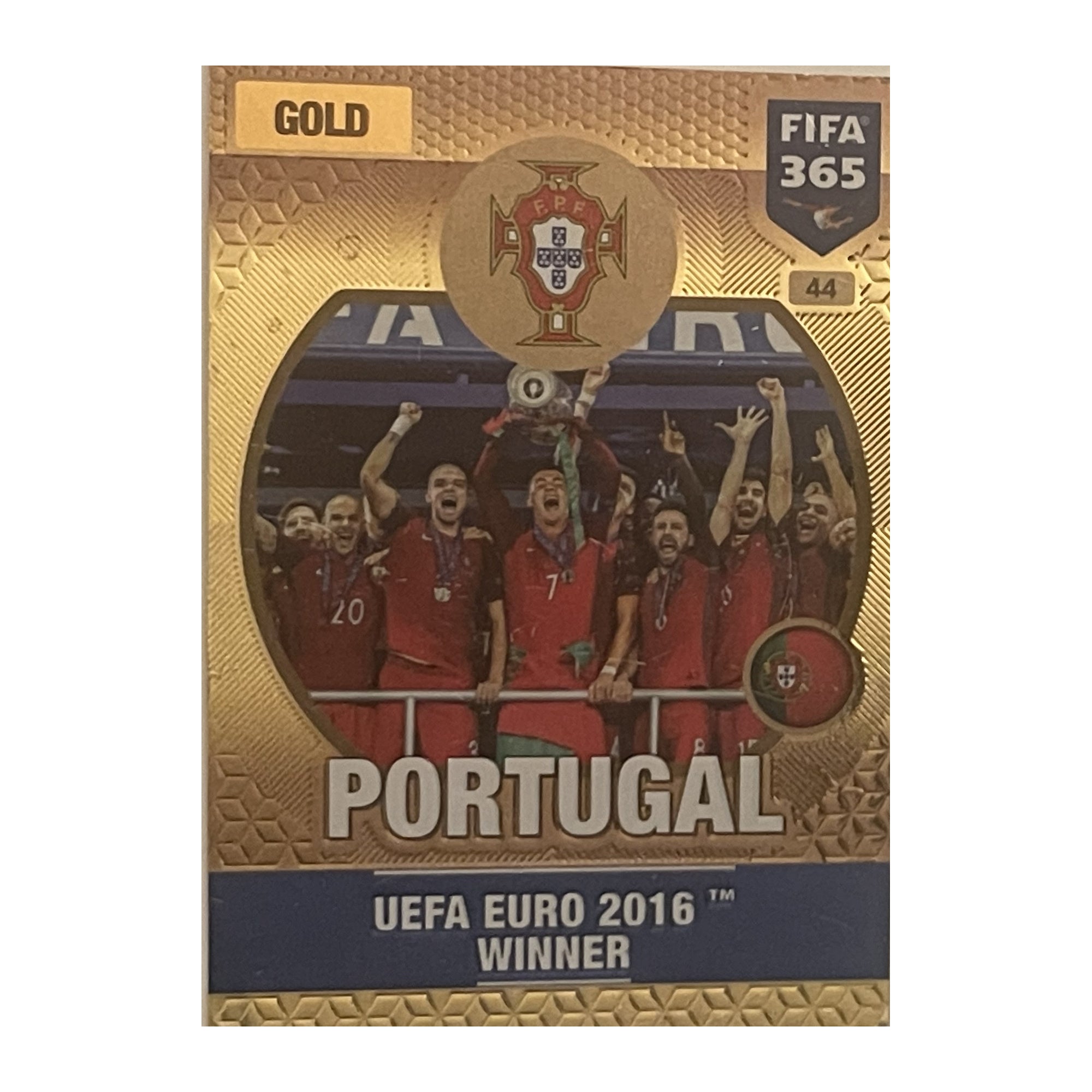 Portugal UEFA Euro 2016 Winner Panini Adrenalyn XL FIFA 365 2017 Gold / Trophy 20 voorkant