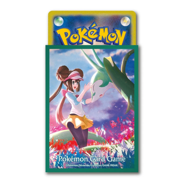 Pokémon Sleeves - Rosa & Serperior (64 stuks, Japans) – losse sleeve met een kaart erin, close-up van de voorkant (officiële afbeelding Pokémon Center Japan)