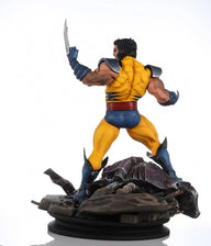 Wolverine-beeld op het beschadigde hoofd van een Sentinel
