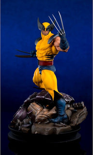 Wolverine-beeld van opzij met uitgeklapte Adamantium-klauwen
