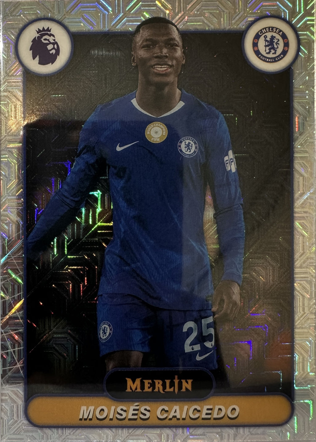Moisés Caicedo - 2025-26 Topps Merlin Premier League (Mojo Refractor) [61] - voorkant