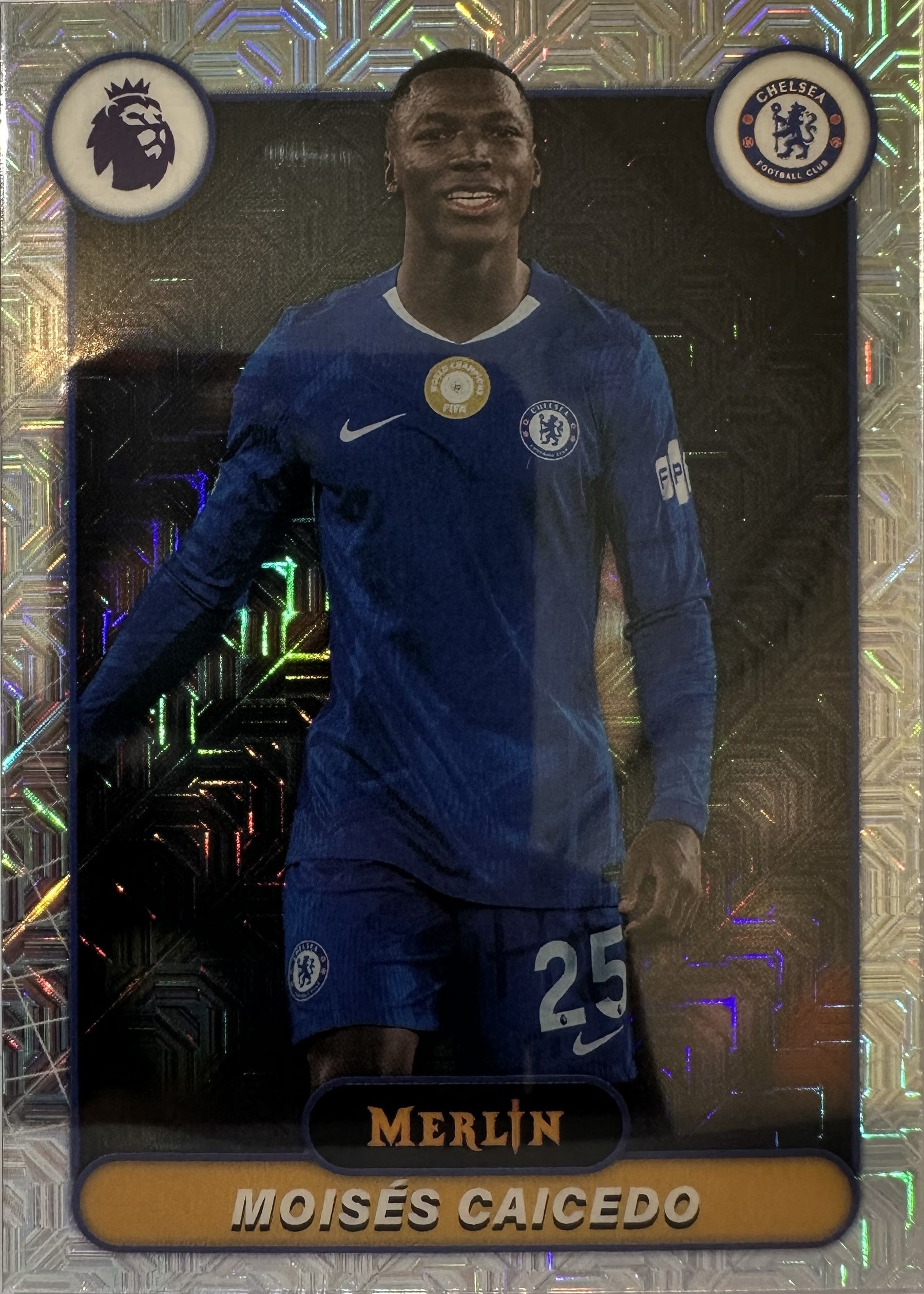 Moisés Caicedo - 2025-26 Topps Merlin Premier League (Mojo Refractor) [61] - voorkant