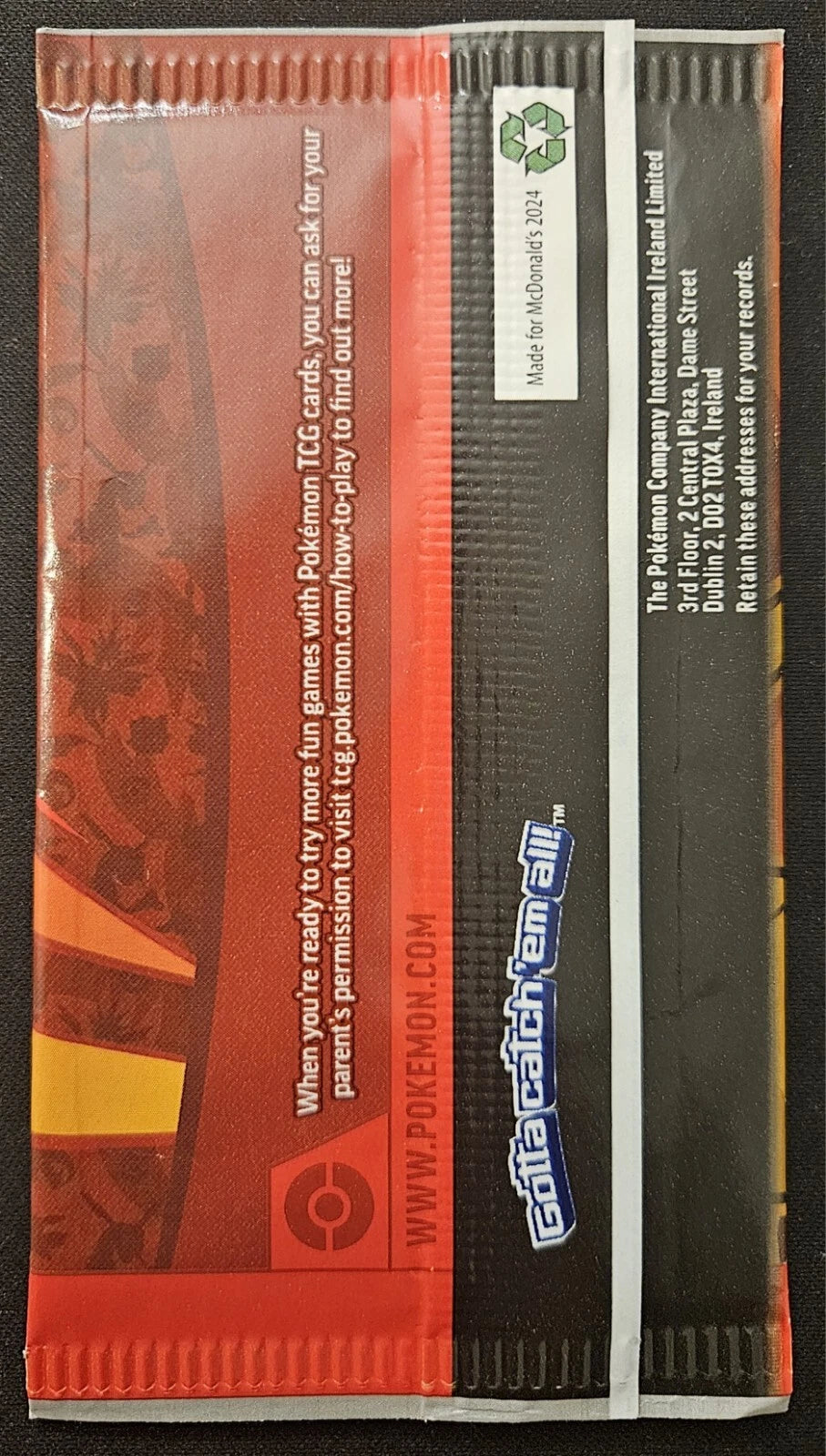 Achterkant van het Engelse Pokémon McDonald's Dragon Discovery boosterpack met 4 kaarten