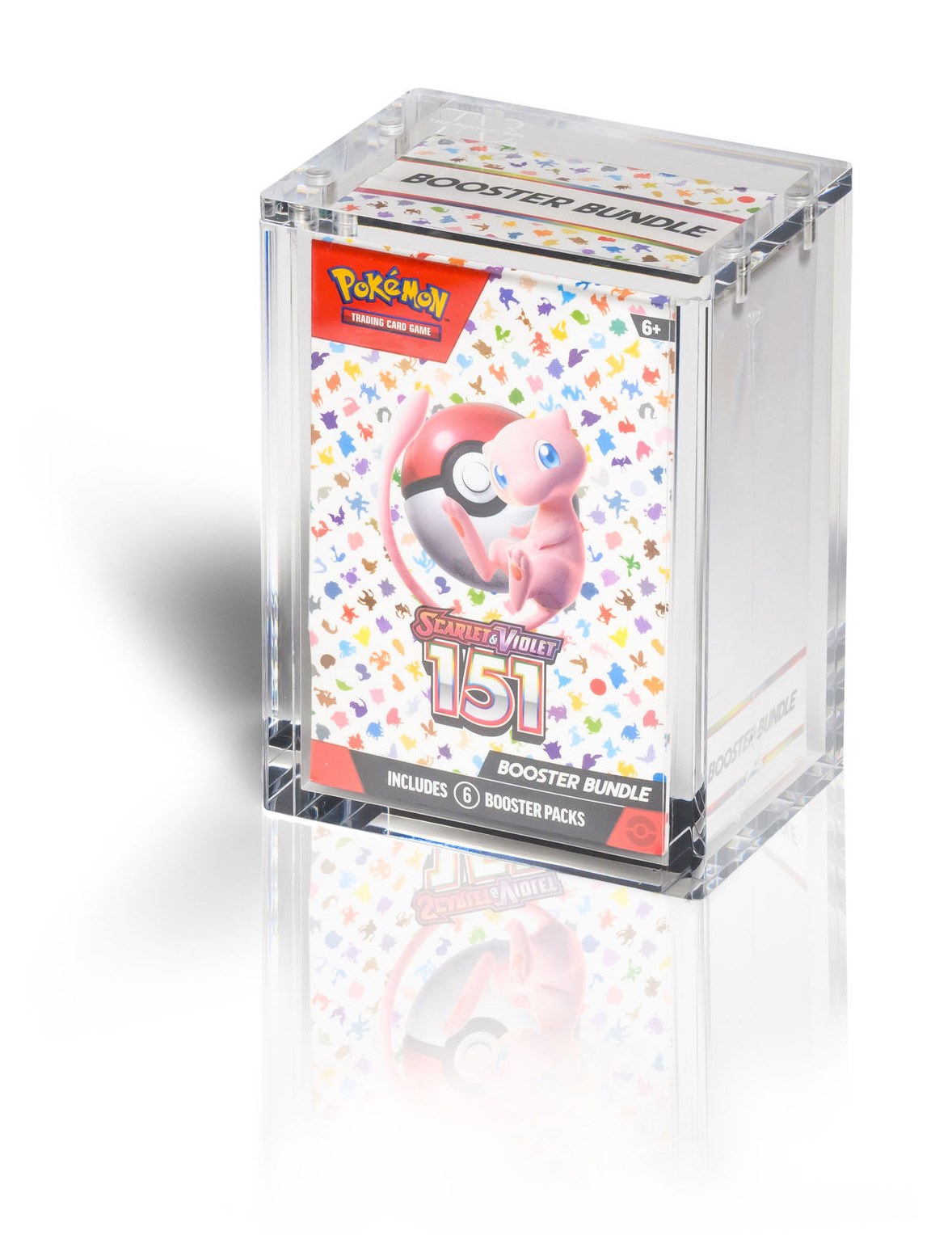 Gesloten acryl display case van The Acrylic Box met een Pokémon 151 Booster Bundle erin