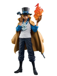 Banpresto King of Artist One Piece Sabo figuur, driekwart aanzicht van links met vlammende hand en jas