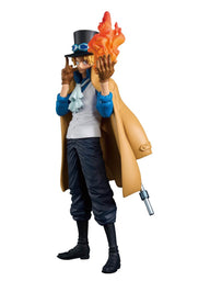 Banpresto King of Artist One Piece Sabo figuur, driekwart aanzicht van rechts met zicht op de pijp aan de riem