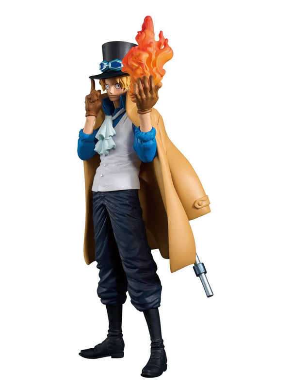 Banpresto King of Artist One Piece Sabo figuur, driekwart aanzicht van rechts met zicht op de pijp aan de riem