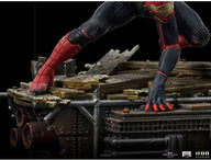 Het steigervoetstuk van het Spider-Man-beeld, geïnspireerd op Liberty Island
