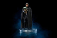 Detail van Grogu op het Luke Skywalker-beeld