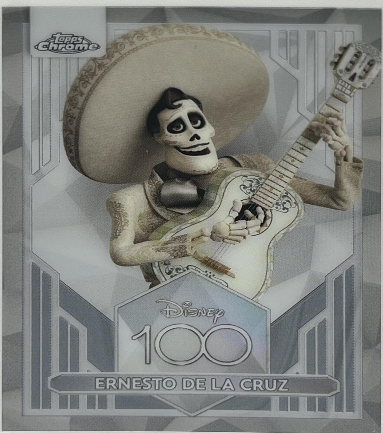 Ernesto De La Cruz - 2023 Topps Chrome Disney 100 Base #63 Hoofdafbeelding