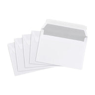 Witte enveloppen C6 zelfklevend (114 x 162 mm), één met open klep en plakstrip