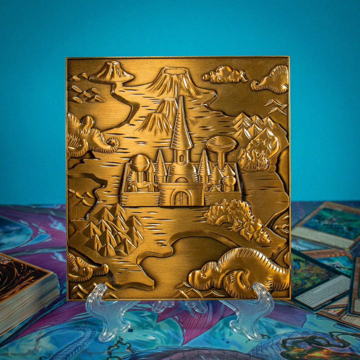 Yu-Gi-Oh! Duelist Kingdom Metal Map op de meegeleverde displaystandaard