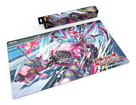 Yu-Gi-Oh! Gold Pride – Chariot Carrie playmat schuin uitgerold, met daarachter de retailverpakking van de speelmat